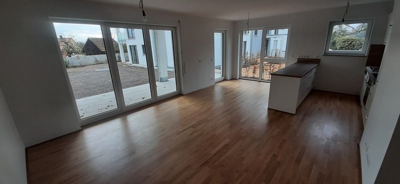 Neuwertige 3-Zimmer-EG-Wohnung mit EBK ,Terrasse und Gartenanteil in Kupferzell